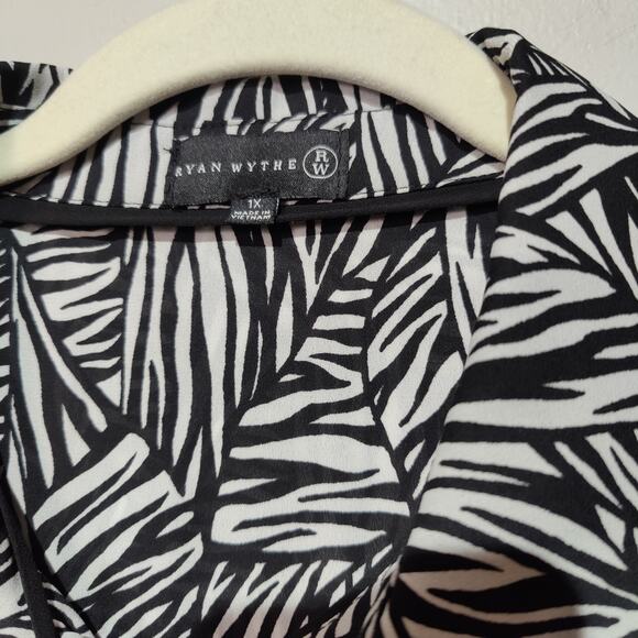 NWT Ryan Wythe Womens Plus Sz 1X Black White Button Up Shirt Flowy Lightweight - Picture 2 of 7